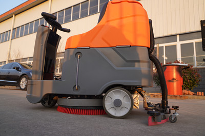 榮事達(dá)AD70小型駕駛式洗地機(jī) 榮事達(dá)AD70小型駕駛式洗地機(jī).jpg